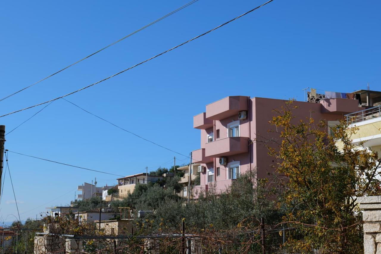 Pink Holiday Sarandë Buitenkant foto